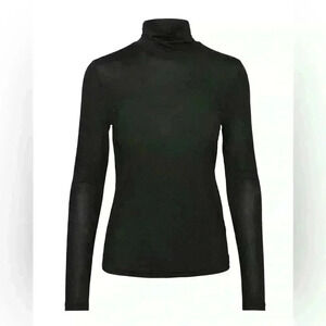 Shimmering turtleneck
